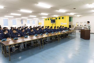 工場見学を行いました．